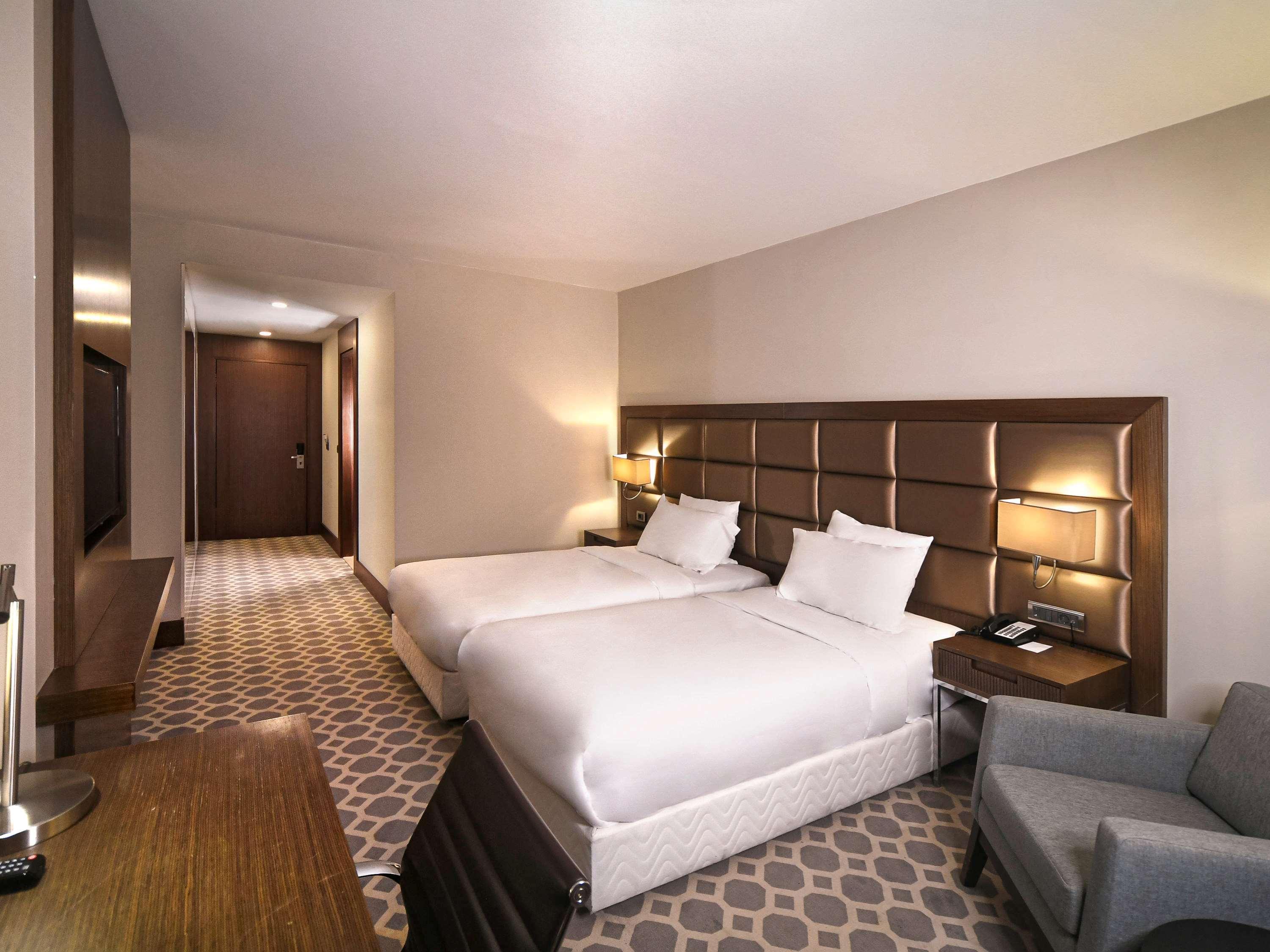 Mercure Istanbul West Hotel&Convention Center Exterior foto
